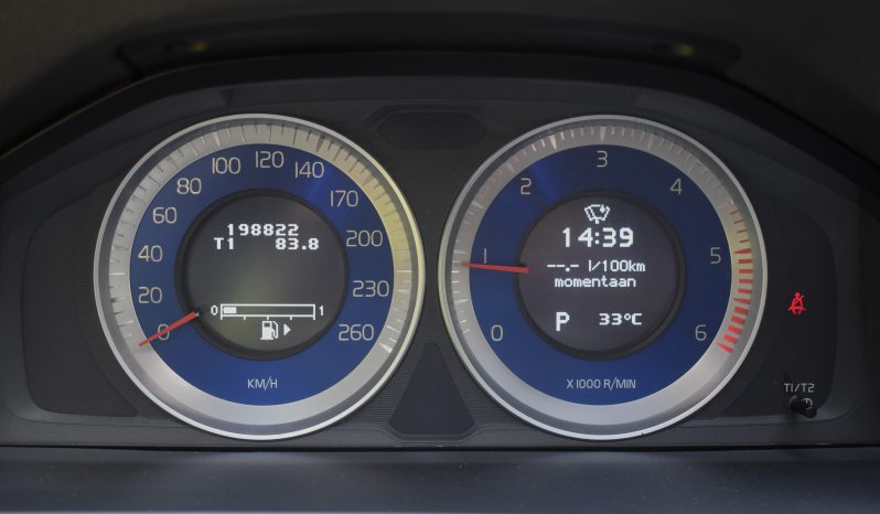 Tikko ievests. Volvo V60 R-Design 1.6 D2 (84Kw-114Z/s) Dīzelis ar automātisko ātrumkārbu. full