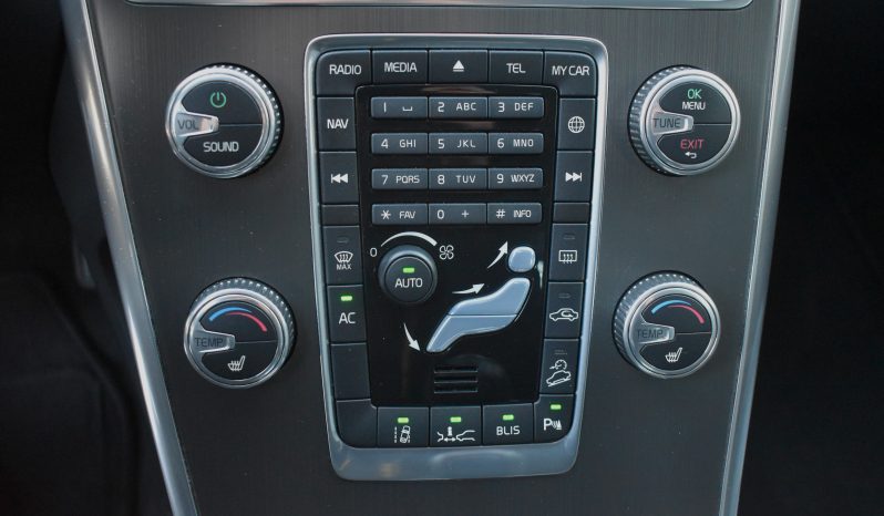 Tikko ievests. Volvo XC 60  2.4 D5 (158kw-215z/s) Awd (4×4) Pilnpiedziņa ar automātisko ātrumkārbu. full