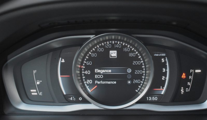 Volvo Xc60 2016. gada modelis 2.4 D4 (140kw-190z/s) Awd (4×4) Pilnpiedziņa ar automātisko ātrumkārbu. full
