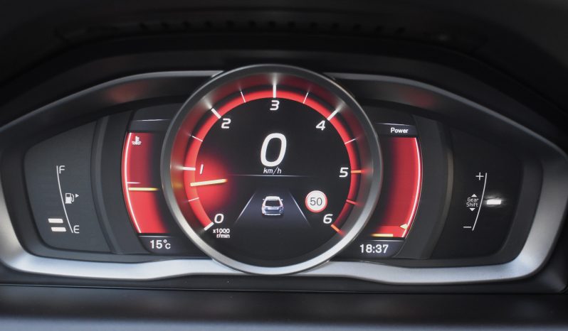 Tikko ievests. 2016. gada medelis. Volvo Xc 60 Ocean Rece – Summum 2.4 Dīzelis Awd (4×4) Pilnpiedziņa ar Mehānisko ātrumkārbu. full