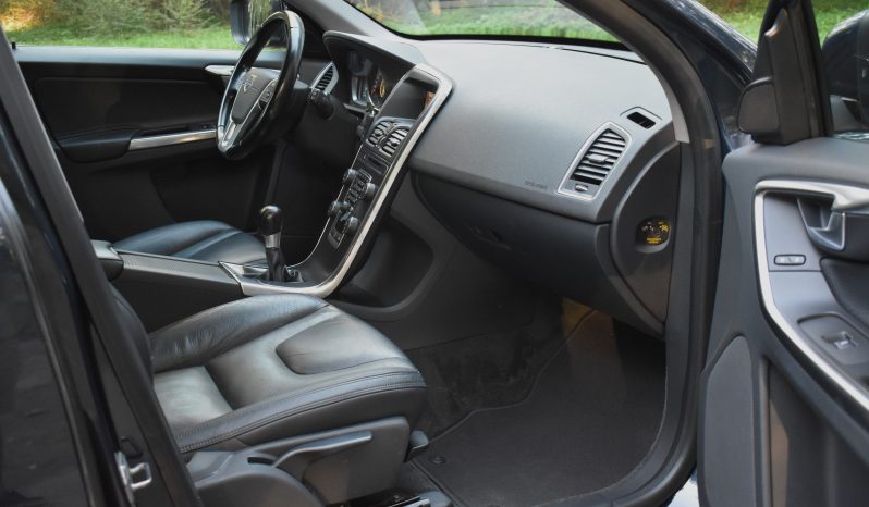 Tikko ievests. 2014 gada Modelis. Volvo Xc 60 2.4 Dīzelis Awd (4×4) Pilnpiedziņa ar 6 Ātrumu mehānisko ātrumkārbu. full
