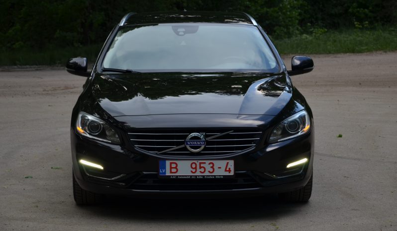 Tikko ievests. V60 Plug-In Hybrid Summum. 2.4D6 (158kw -215z/s diesel + 50Kw-68z/s Electro= 283z/s) Awd pilnpiedziņa. full