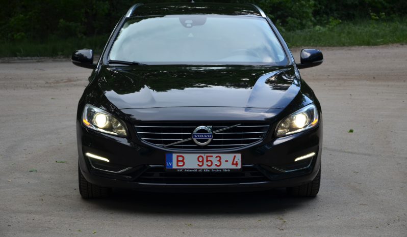 Tikko ievests. V60 Plug-In Hybrid Summum. 2.4D6 (158kw -215z/s diesel + 50Kw-68z/s Electro= 283z/s) Awd pilnpiedziņa. full