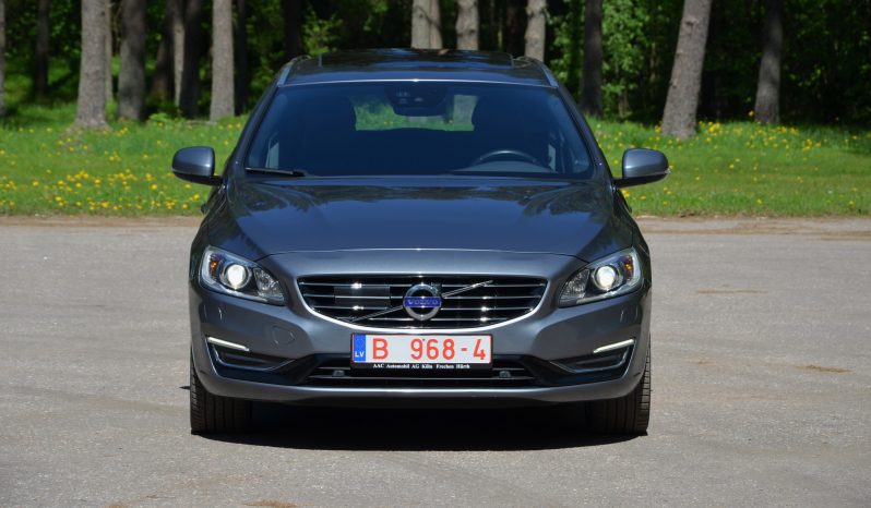 Tikko ievests. Volvo. V60 Plug-In Hybrid Summum. 2.4D6 (162kw -220z/s diesel + 50Kw-68z/s Electro= 288z/s) Awd pilnpiedziņa. full