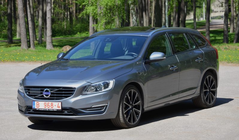 Tikko ievests. Volvo. V60 Plug-In Hybrid Summum. 2.4D6 (162kw -220z/s diesel + 50Kw-68z/s Electro= 288z/s) Awd pilnpiedziņa. full