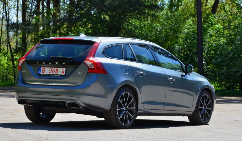 Tikko ievests. Volvo. V60 Plug-In Hybrid Summum. 2.4D6 (162kw -220z/s diesel + 50Kw-68z/s Electro= 288z/s) Awd pilnpiedziņa. full