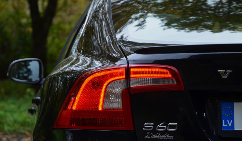 Volvo S60 R-Design 2.0 D4 (120Kw-163 Z/s) ar automātisko ātrumkārbu. full