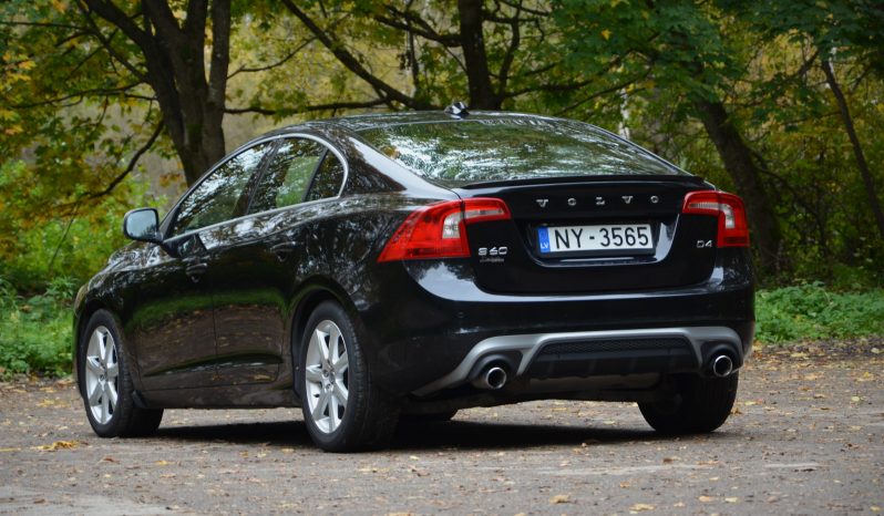 Volvo S60 R-Design 2.0 D4 (120Kw-163 Z/s) ar automātisko ātrumkārbu. full