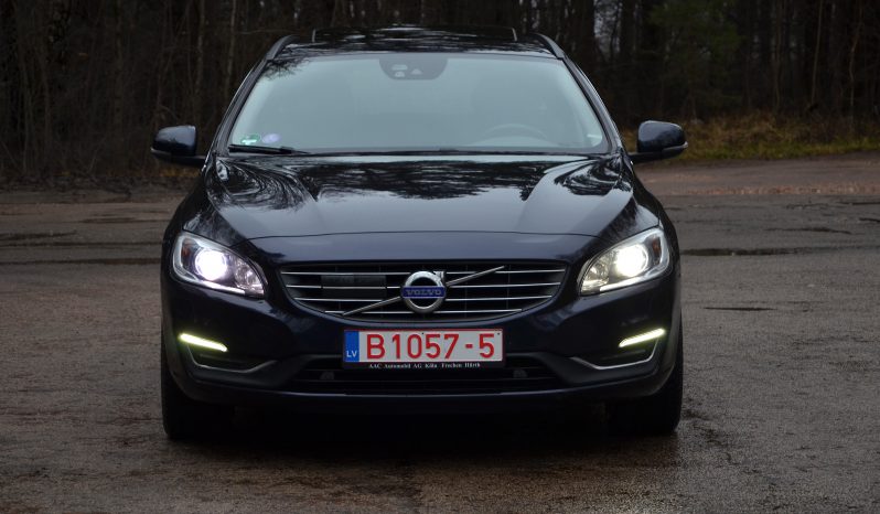 Tikko ievests. Volvo. V60 Plug-In Hybrid Summum. 2.4D6 (162kw -220z/s diesel + 50Kw-68z/s Electro= 288z/s) Awd pilnpiedziņa. full