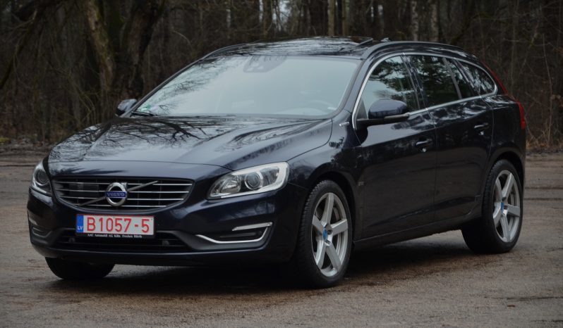 Tikko ievests. Volvo. V60 Plug-In Hybrid Summum. 2.4D6 (162kw -220z/s diesel + 50Kw-68z/s Electro= 288z/s) Awd pilnpiedziņa. full