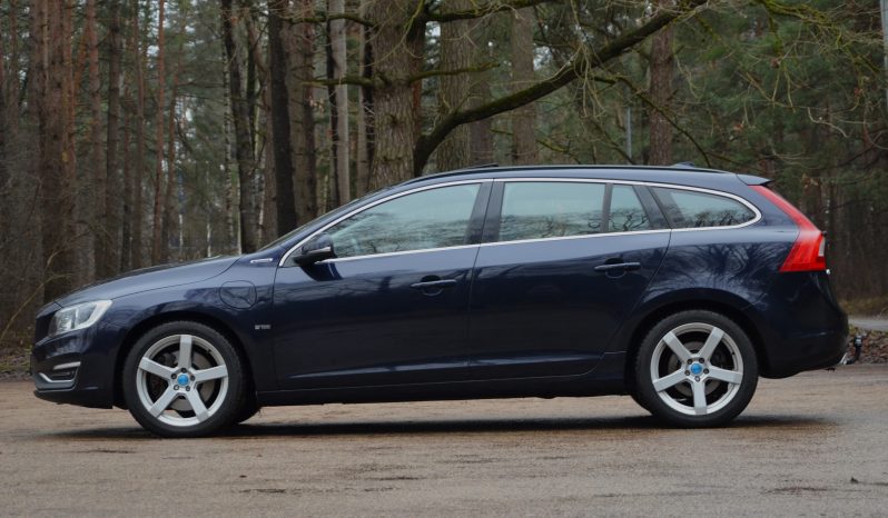 Tikko ievests. Volvo. V60 Plug-In Hybrid Summum. 2.4D6 (162kw -220z/s diesel + 50Kw-68z/s Electro= 288z/s) Awd pilnpiedziņa. full