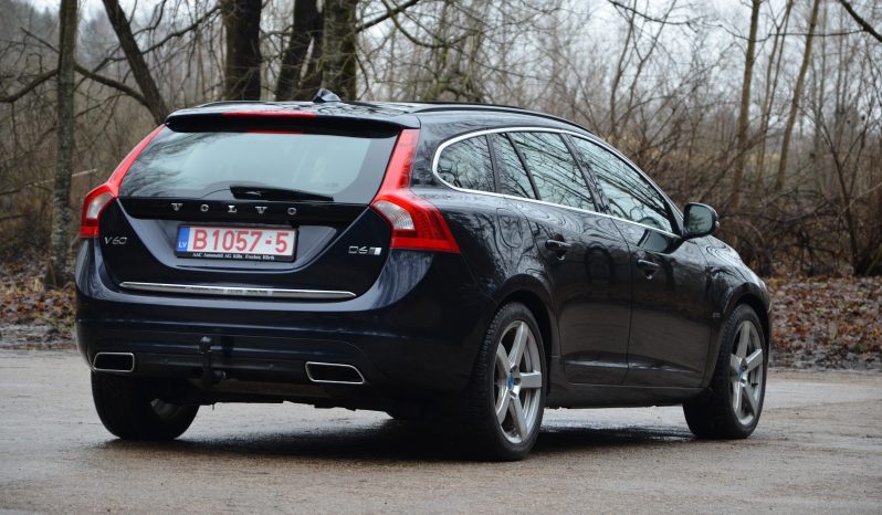 Tikko ievests. Volvo. V60 Plug-In Hybrid Summum. 2.4D6 (162kw -220z/s diesel + 50Kw-68z/s Electro= 288z/s) Awd pilnpiedziņa. full