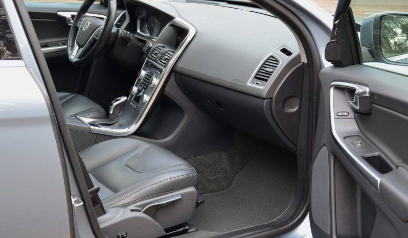 Tikko ievests. Volvo Xc60 2.0 D4 FWD Summum POLAR+ 140 KW (190 PS) full