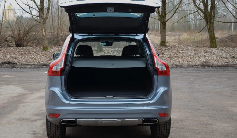 Tikko ievests. Volvo Xc60 2.0 D4 FWD Summum POLAR+ 140 KW (190 PS) full