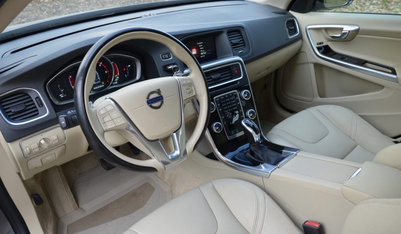 Tikko ievests. 2016. Gada modelis. Volvo V60 Cross Country Summum 2.4 Dīzelis 4×4 Awd . Ar automātisko ātrumkārbu. full