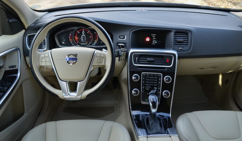 Tikko ievests. 2016. Gada modelis. Volvo V60 Cross Country Summum 2.4 Dīzelis 4×4 Awd . Ar automātisko ātrumkārbu. full
