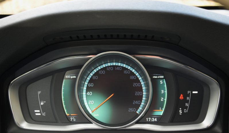 Tikko ievests. 2016. Gada modelis. Volvo V60 Cross Country Summum 2.4 Dīzelis 4×4 Awd . Ar automātisko ātrumkārbu. full