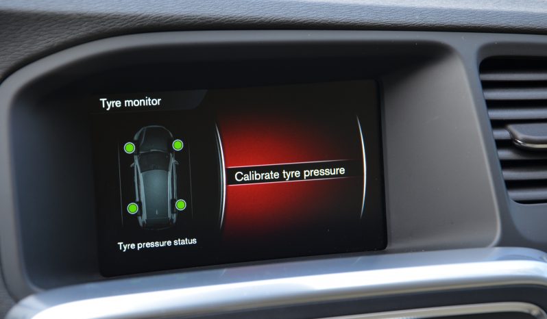 Tikko ievests. 2016. Gada modelis. Volvo V60 Cross Country Summum 2.4 Dīzelis 4×4 Awd . Ar automātisko ātrumkārbu. full