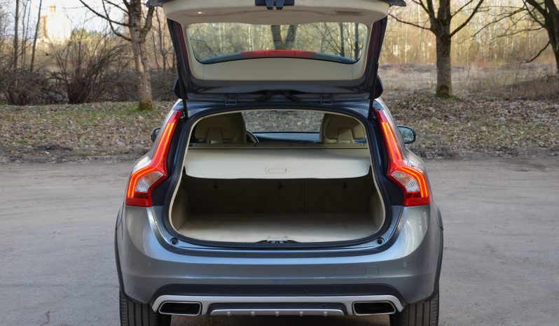 Tikko ievests. 2016. Gada modelis. Volvo V60 Cross Country Summum 2.4 Dīzelis 4×4 Awd . Ar automātisko ātrumkārbu. full