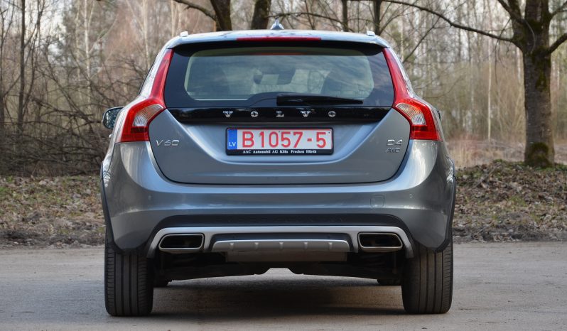 Tikko ievests. 2016. Gada modelis. Volvo V60 Cross Country Summum 2.4 Dīzelis 4×4 Awd . Ar automātisko ātrumkārbu. full