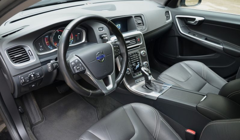 Tikko ievests 2016. Gada modelis. Volvo. V60 Plug-In Hybrid Summum. 2.4D6 (162kw -220z/s diesel + 50Kw-68z/s Electro= 288z/s) Awd pilnpiedziņa. full