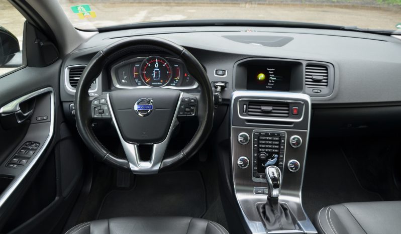Tikko ievests 2016. Gada modelis. Volvo. V60 Plug-In Hybrid Summum. 2.4D6 (162kw -220z/s diesel + 50Kw-68z/s Electro= 288z/s) Awd pilnpiedziņa. full