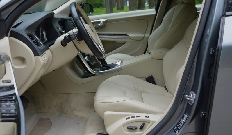 Tikko ievests. 2016. Gada modelis. Volvo V60 Cross Country Summum 2.4 Dīzelis 4×4 Awd . Ar automātisko ātrumkārbu. full