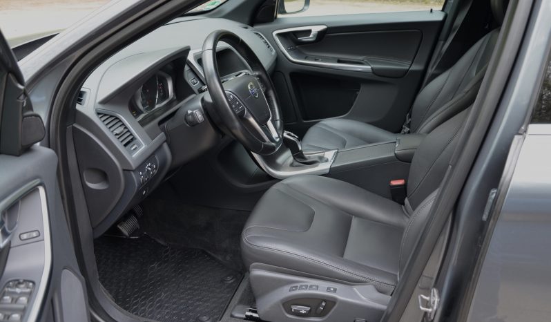 Tikko ievests. 2017. gada modelis. Volvo XC 60 Summum Xenium 2.4 D5 (162Kw-220Z/s) Dīzelis Awd (4×4) Pilnpiedziņa ar automātisko ātrumkārbu. full
