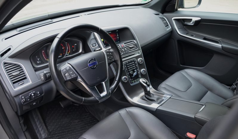 Tikko ievests. 2017. gada modelis. Volvo XC 60 Summum Xenium 2.4 D5 (162Kw-220Z/s) Dīzelis Awd (4×4) Pilnpiedziņa ar automātisko ātrumkārbu. full