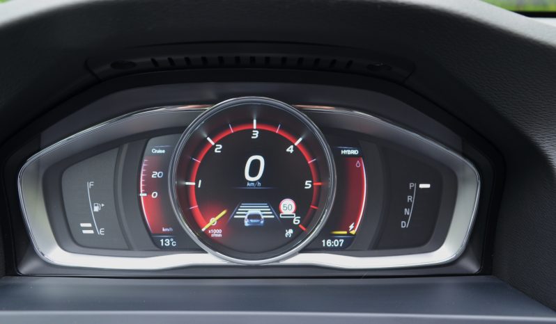 Tikko ievests 2016. Gada modelis. Volvo. V60 Plug-In Hybrid Summum. 2.4D6 (162kw -220z/s diesel + 50Kw-68z/s Electro= 288z/s) Awd pilnpiedziņa. full