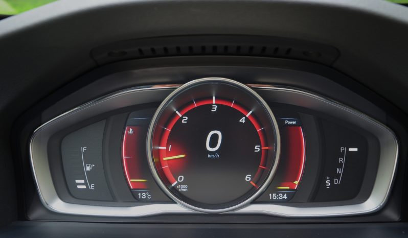 Tikko ievests. 2016. Gada modelis. Volvo V60 Cross Country Summum 2.4 Dīzelis 4×4 Awd . Ar automātisko ātrumkārbu. full