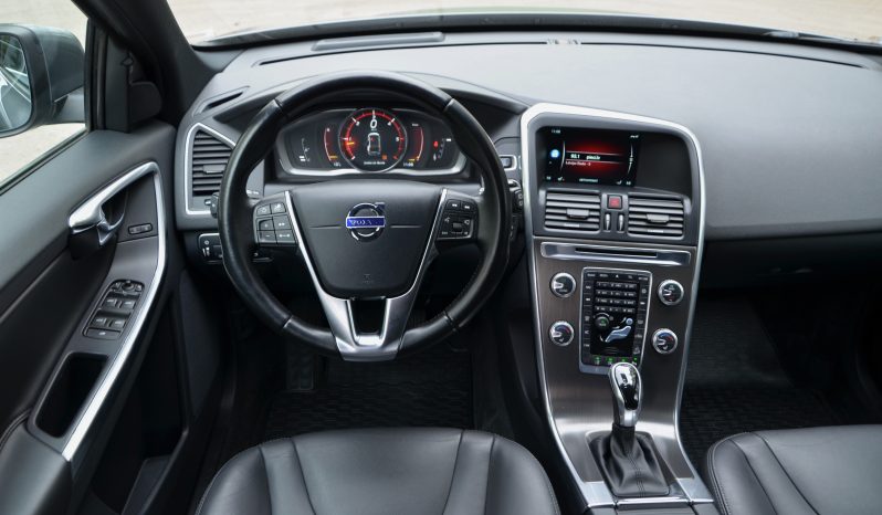 Tikko ievests. 2017. gada modelis. Volvo XC 60 Summum Xenium 2.4 D5 (162Kw-220Z/s) Dīzelis Awd (4×4) Pilnpiedziņa ar automātisko ātrumkārbu. full