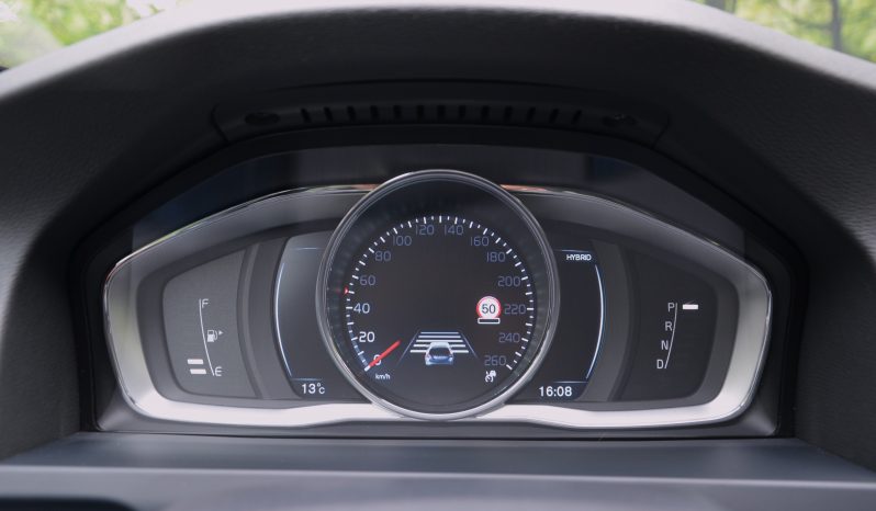 Tikko ievests 2016. Gada modelis. Volvo. V60 Plug-In Hybrid Summum. 2.4D6 (162kw -220z/s diesel + 50Kw-68z/s Electro= 288z/s) Awd pilnpiedziņa. full