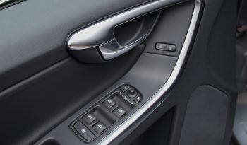 Tikko ievests. 2017. gada modelis. Volvo XC 60 Summum Xenium 2.4 D5 (162Kw-220Z/s) Dīzelis Awd (4×4) Pilnpiedziņa ar automātisko ātrumkārbu. full