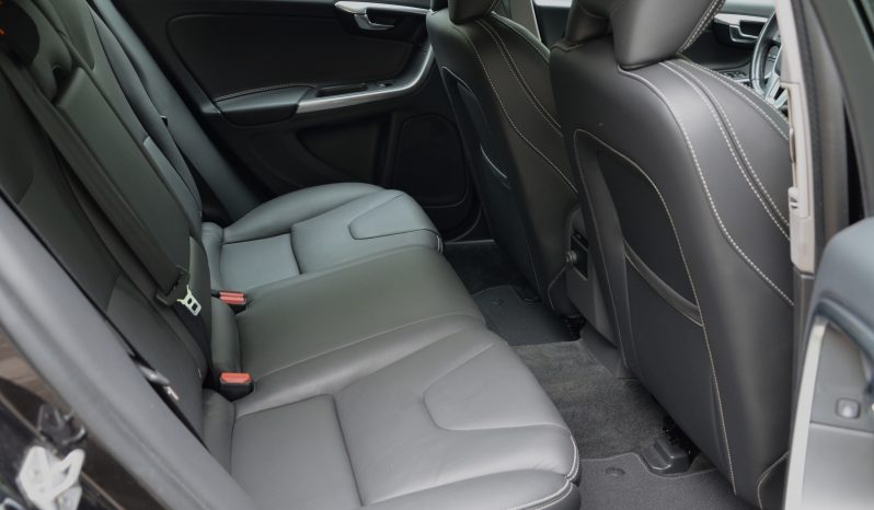 Tikko ievests 2016. Gada modelis. Volvo. V60 Plug-In Hybrid Summum. 2.4D6 (162kw -220z/s diesel + 50Kw-68z/s Electro= 288z/s) Awd pilnpiedziņa. full