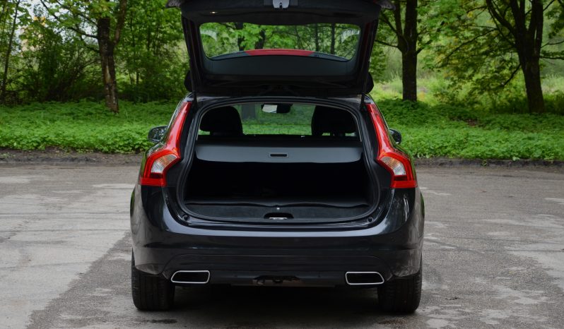 Tikko ievests 2016. Gada modelis. Volvo. V60 Plug-In Hybrid Summum. 2.4D6 (162kw -220z/s diesel + 50Kw-68z/s Electro= 288z/s) Awd pilnpiedziņa. full
