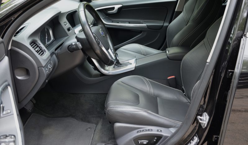 Tikko ievests 2016. Gada modelis. Volvo. V60 Plug-In Hybrid Summum. 2.4D6 (162kw -220z/s diesel + 50Kw-68z/s Electro= 288z/s) Awd pilnpiedziņa. full