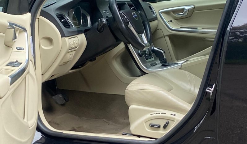 DRĪZUMĀ- Volvo. V60 Plug-In Hybrid Summum. 2.4D6 (162kw -220z/s diesel + 50Kw-68z/s Electro= 288z/s) Awd pilnpiedziņa. full