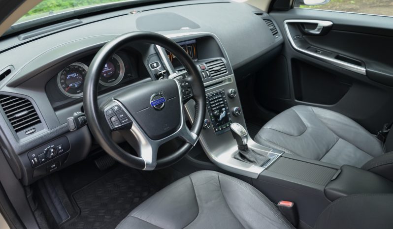Tikko ievests. Volvo XC 60 Summum 2.4 D5 (158kw-215z/s) Dīzelis Awd (4×4) Pilnpiedziņa ar automātisko ātrumkārbu. full