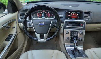 Tikko ievests. 2014. Gada modelis. Volvo. V60 Plug-In Hybrid Summum. 2.4D6 (158kw -215z/s diesel + 50Kw-68z/s Electro= 283z/s) Awd pilnpiedziņa. full