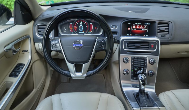 Tikko ievests. 2014. Gada modelis. Volvo. V60 Plug-In Hybrid Summum. 2.4D6 (158kw -215z/s diesel + 50Kw-68z/s Electro= 283z/s) Awd pilnpiedziņa. full