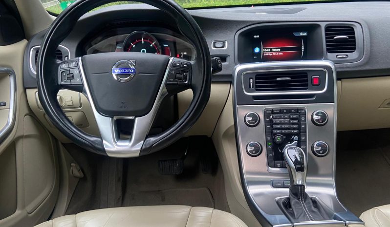 DRĪZUMĀ- Volvo. V60 Plug-In Hybrid Summum. 2.4D6 (162kw -220z/s diesel + 50Kw-68z/s Electro= 288z/s) Awd pilnpiedziņa. full