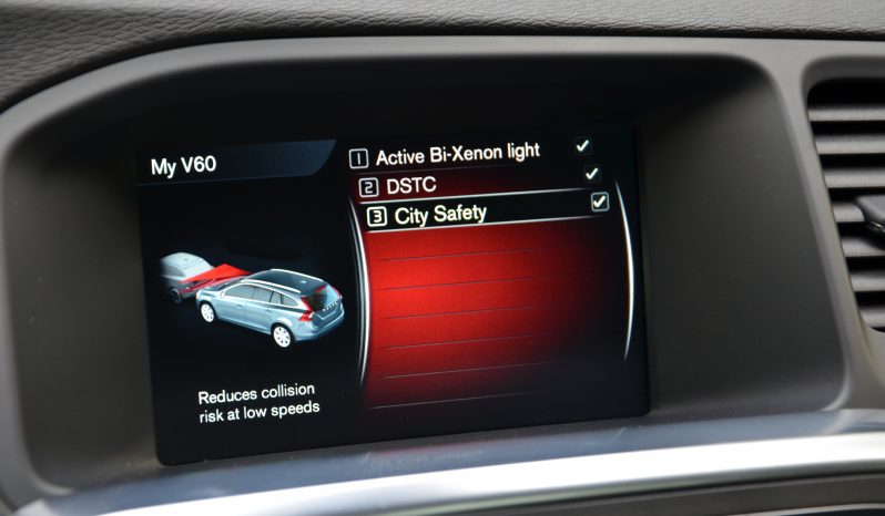 Tikko ievests. 2014. Gada modelis. Volvo. V60 Plug-In Hybrid Summum. 2.4D6 (158kw -215z/s diesel + 50Kw-68z/s Electro= 283z/s) Awd pilnpiedziņa. full