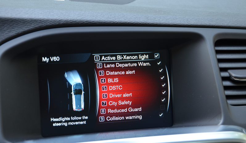 Tikko ievests. 2014. Gada modelis. Volvo. V60 Plug-In Hybrid Summum. 2.4D6 (158kw -215z/s diesel + 50Kw-68z/s Electro= 283z/s) Awd pilnpiedziņa. full