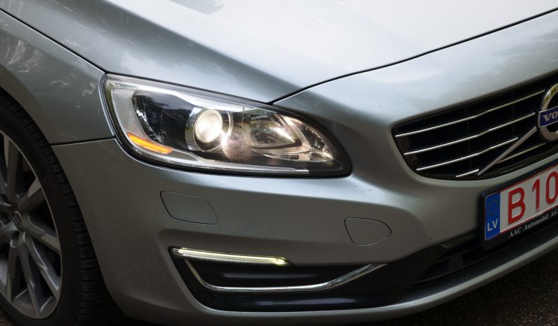 Tikko ievests. 2014. Gada modelis. Volvo. V60 Plug-In Hybrid Summum. 2.4D6 (158kw -215z/s diesel + 50Kw-68z/s Electro= 283z/s) Awd pilnpiedziņa. full