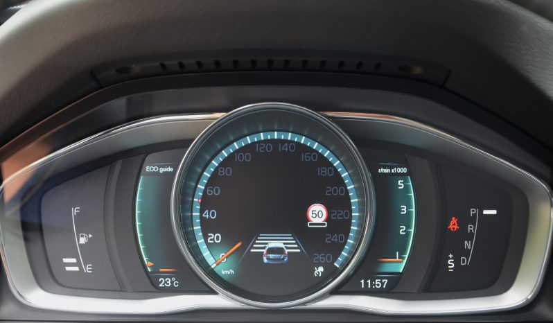Tikko ievests. Volvo XC 70 Summum 2.4 Dīzelis 4×4 Awd . Ar automātisko ātrumkārbu. full