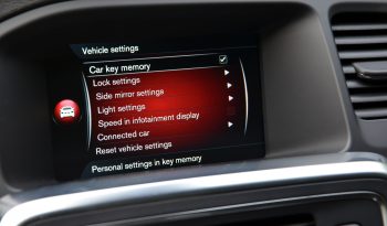 Tikko ievests. 2014. Gada modelis. Volvo. V60 Plug-In Hybrid Summum. 2.4D6 (158kw -215z/s diesel + 50Kw-68z/s Electro= 283z/s) Awd pilnpiedziņa. full