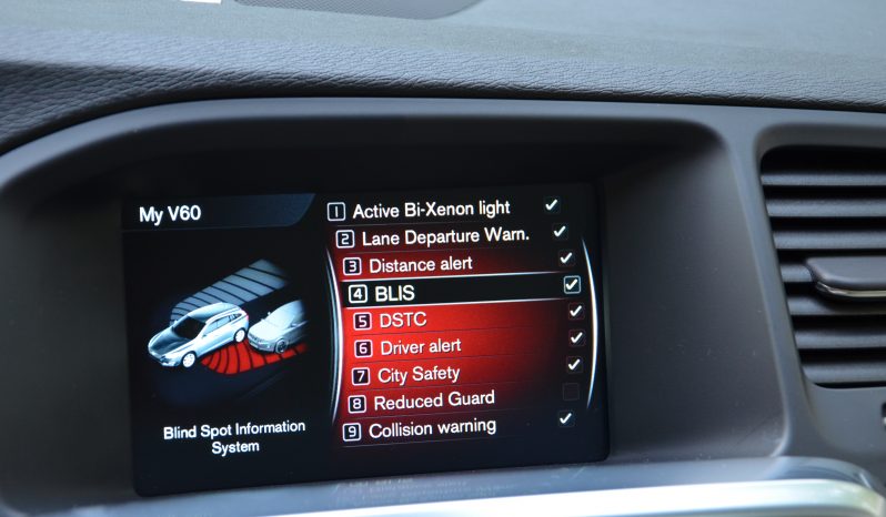 Tikko ievests. 2014. Gada modelis. Volvo. V60 Plug-In Hybrid Summum. 2.4D6 (158kw -215z/s diesel + 50Kw-68z/s Electro= 283z/s) Awd pilnpiedziņa. full