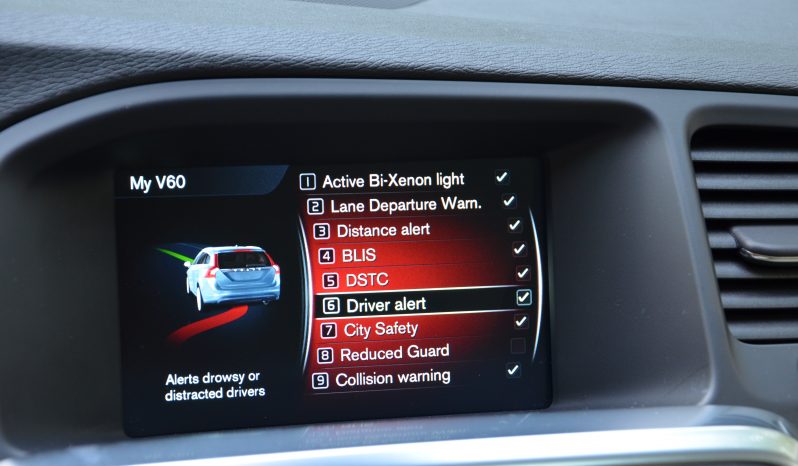 Tikko ievests. 2014. Gada modelis. Volvo. V60 Plug-In Hybrid Summum. 2.4D6 (158kw -215z/s diesel + 50Kw-68z/s Electro= 283z/s) Awd pilnpiedziņa. full