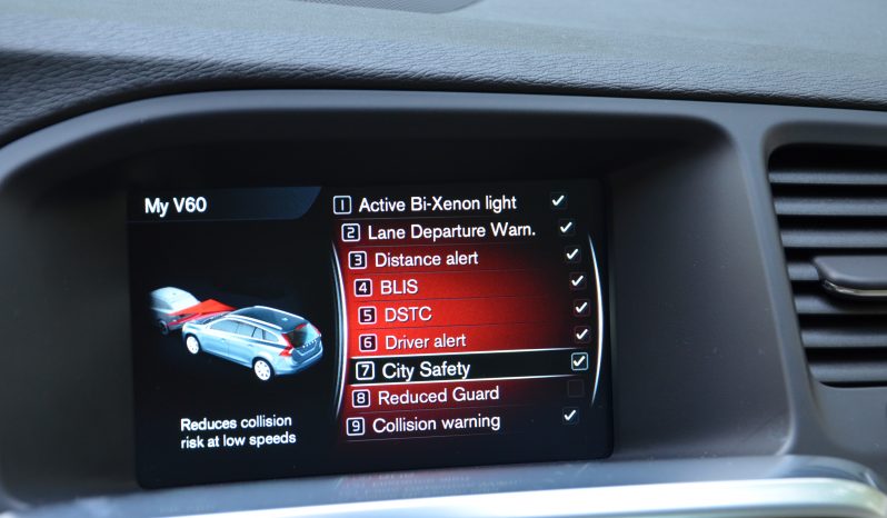 Tikko ievests. 2014. Gada modelis. Volvo. V60 Plug-In Hybrid Summum. 2.4D6 (158kw -215z/s diesel + 50Kw-68z/s Electro= 283z/s) Awd pilnpiedziņa. full